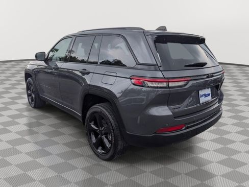 Used 2023 Jeep Grand Cherokee Altitude AWD/4WD image 3