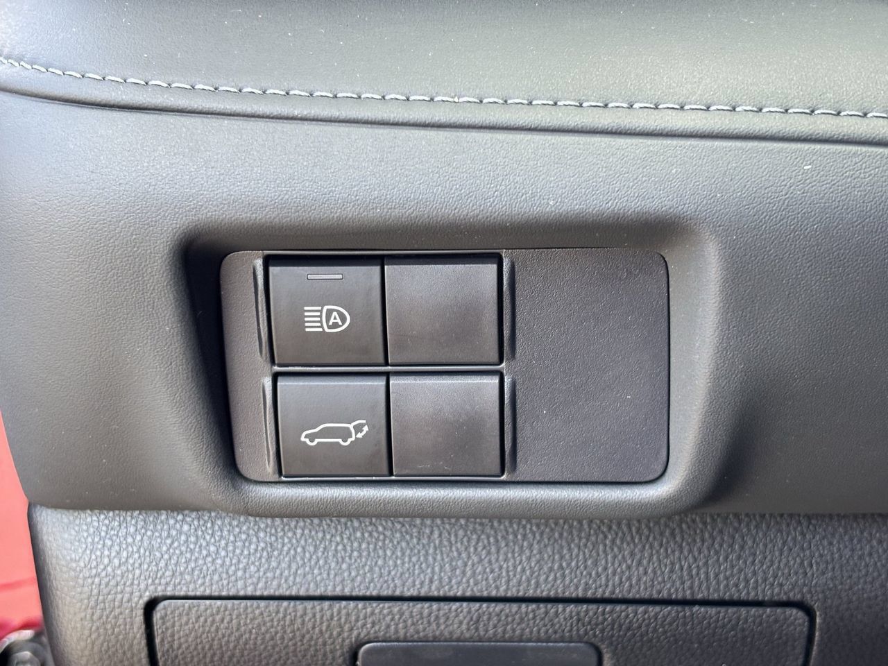 Used 2021 Toyota Highlander XLE AWD/4WD image 32