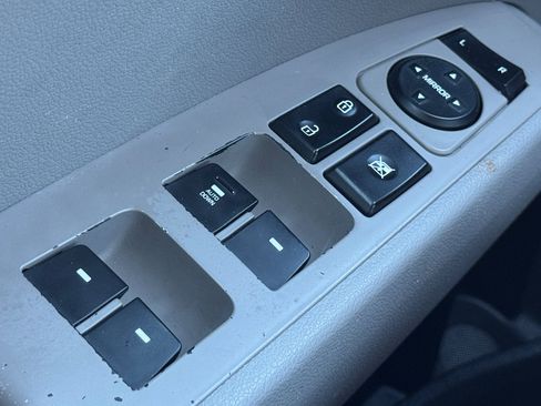 Used 2017 Hyundai Elantra SE image 16