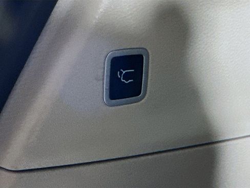 Used 2023 Chrysler Pacifica Touring-L FWD image 30