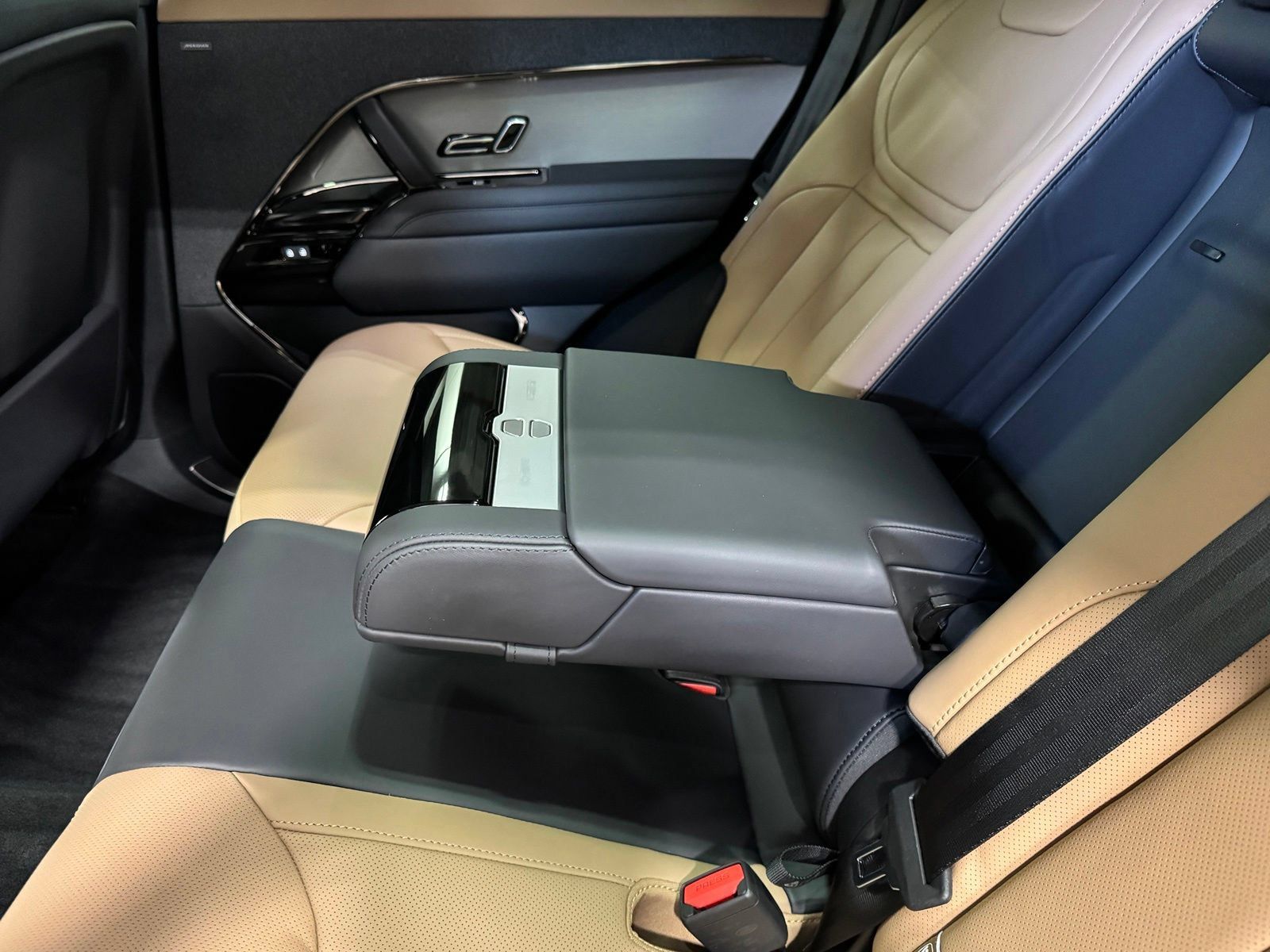 New 2026 Land Rover Range Rover Sport Dynamic SE AWD/4WD image 37