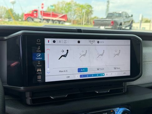 Used 2025 Jeep Gladiator Sport image 22