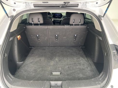 Used 2025 Chevrolet Trax LS image 21