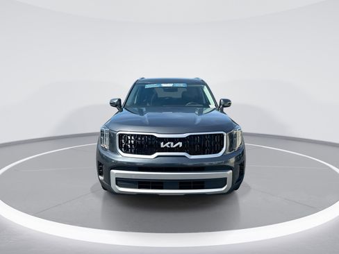 Used 2023 Kia Telluride EX w/ EX Captain's Chair Package FWD image 3