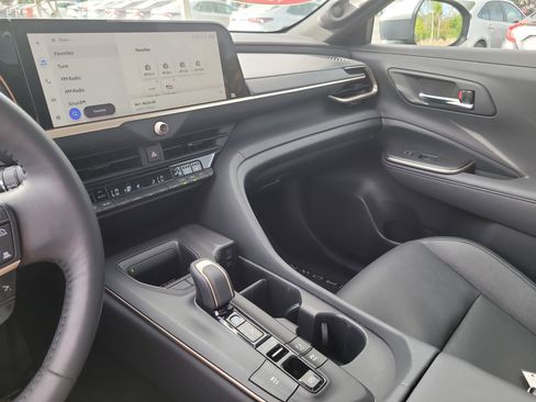 Certified 2023 Toyota Crown Limited image 22