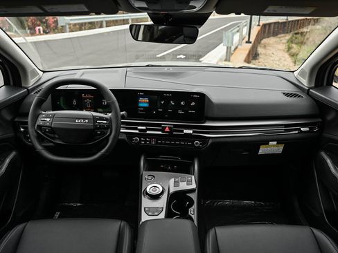 New 2026 Kia Sportage EX image 13