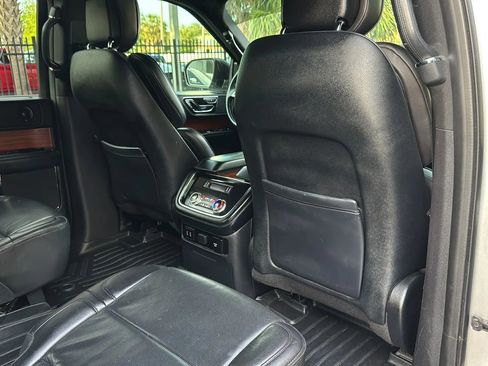 Used 2018 Lincoln Navigator Premiere AWD/4WD image 29