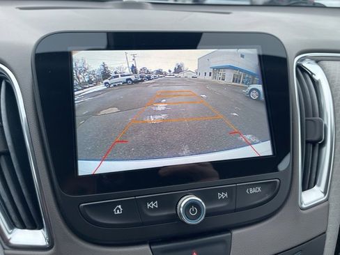 Used 2017 Chevrolet Malibu LT w/ Driver Confidence Package image 7