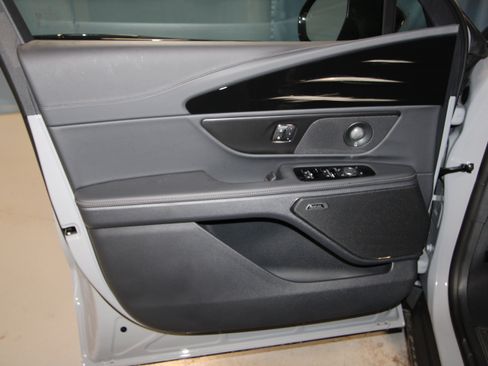 New 2026 Lincoln Nautilus Reserve w/ Jet Appearance Package image 4