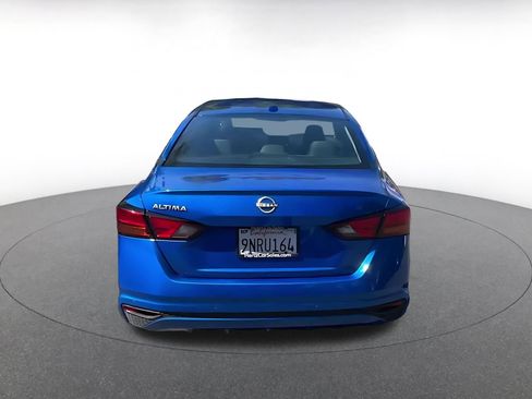 Used 2025 Nissan Altima 2.5 SV FWD image 12