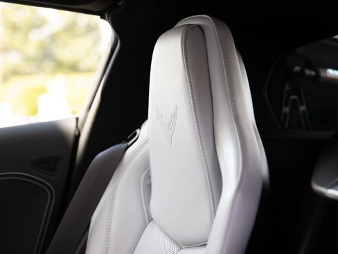 Used 2021 Chevrolet Corvette Stingray Preferred Cpe w/ Z51 Performance Package RWD image 17