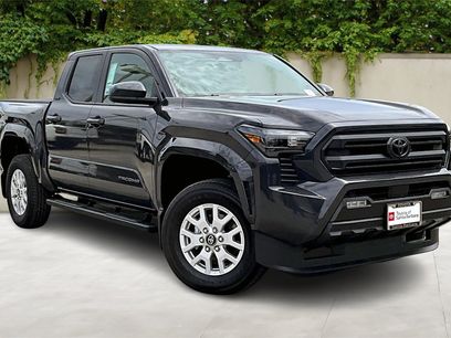 New 2025 Toyota Tacoma SR5