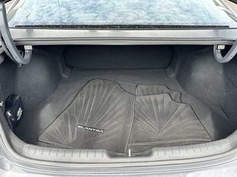 Used 2023 Hyundai Elantra SE FWD image 29