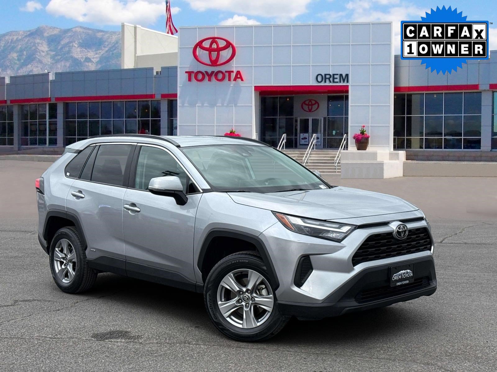 Used 2025 Toyota RAV4 XLE AWD/4WD image 1