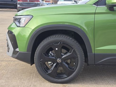 New 2026 Volkswagen Taos SEL image 5