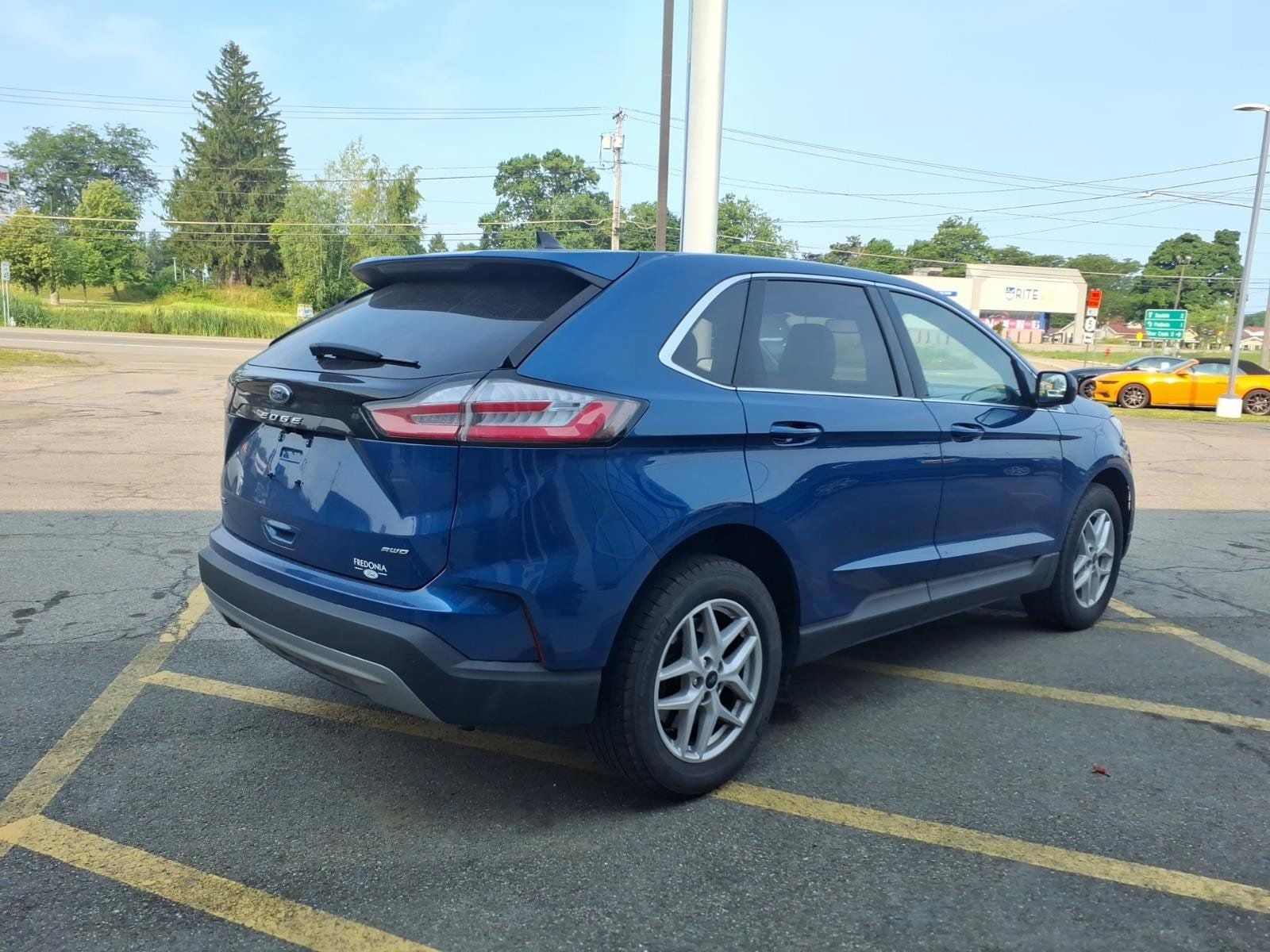 Used 2023 Ford Edge SEL w/ Convenience Package AWD/4WD image 6