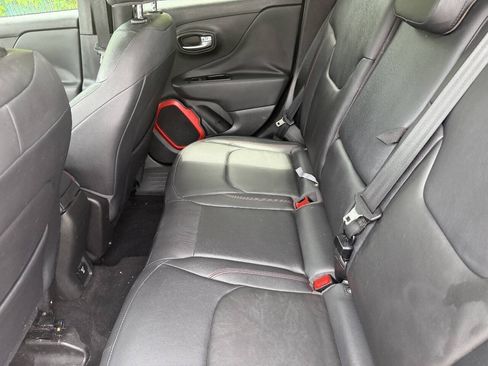 Used 2016 Jeep Renegade Trailhawk w/ Premium Trailhawk Package AWD/4WD image 22