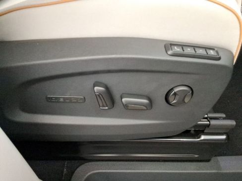 New 2025 Volkswagen ID. Buzz Pro S Plus RWD image 25