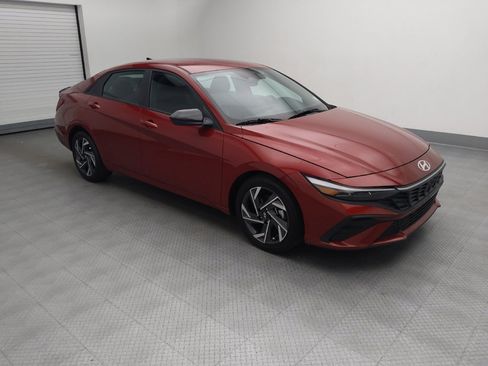 Used 2025 Hyundai Elantra Sport FWD image 11