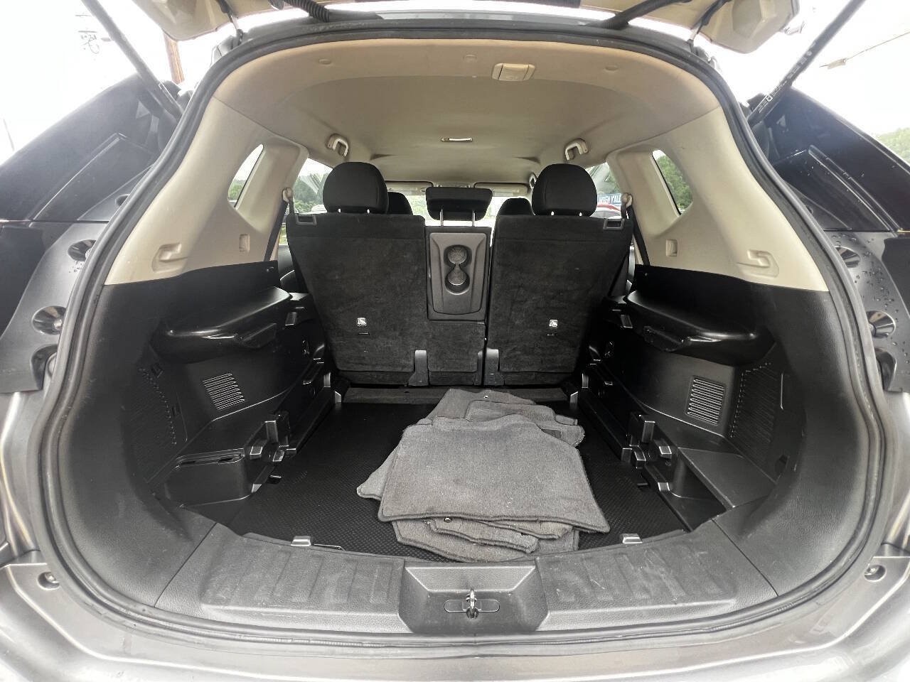 Used 2017 Nissan Rogue SV FWD image 14