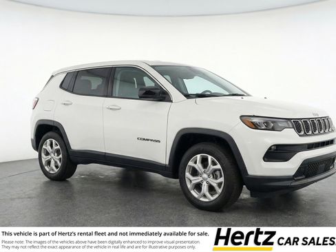 Used 2025 Jeep Compass Latitude AWD/4WD image 1