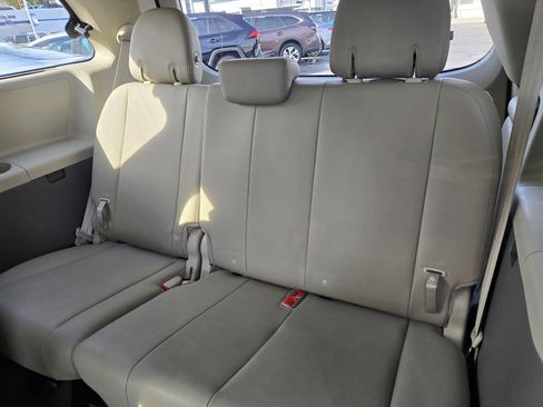 Used 2017 Toyota Sienna XLE image 13