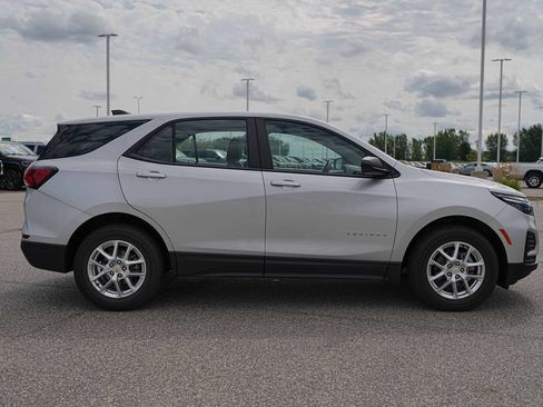 Used 2022 Chevrolet Equinox LS AWD/4WD image 5