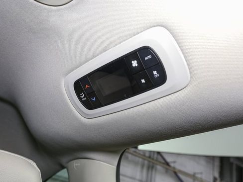 Used 2021 Chrysler Pacifica Touring-L image 22