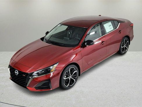 Used 2024 Nissan Altima 2.5 SR FWD image 16