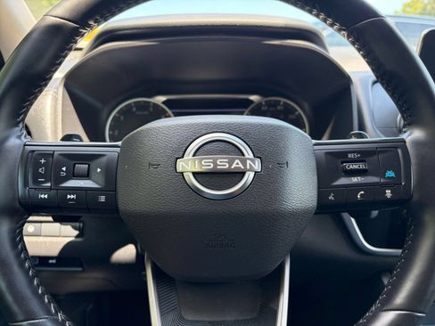 Used 2025 Nissan Rogue SV FWD image 30