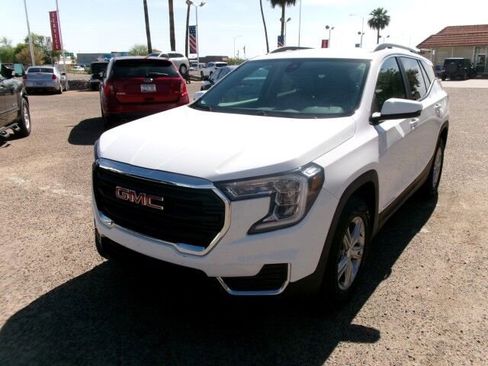 Used 2023 GMC Terrain SLE w/ Driver Convenience Package image 2