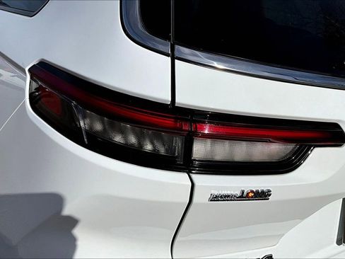 Used 2023 Jeep Grand Cherokee L Overland w/ Rear Seat Video Group I image 33