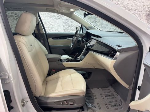 Used 2022 Cadillac XT6 Premium Luxury image 11