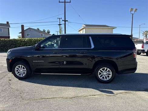 Used 2024 Chevrolet Suburban LT image 6