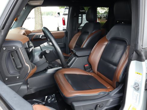 Used 2024 Ford Bronco Outer Banks w/ Sasquatch Package AWD/4WD image 8
