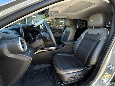 Used 2024 Chevrolet Trax ACTIV w/ Sunroof Package image 21