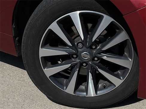 Used 2016 Nissan Altima 2.5 SL w/ 2.5 Technology w/LED Package image 9