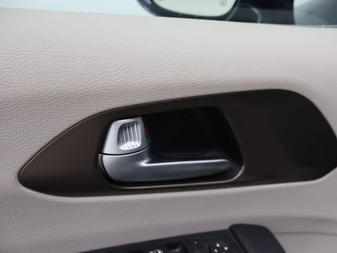 Used 2017 Chrysler Pacifica Touring-L FWD image 42