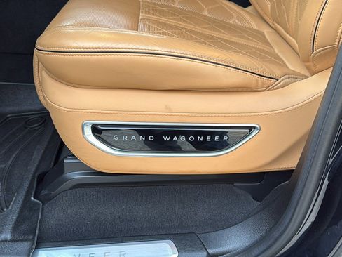 Used 2023 Jeep Grand Wagoneer Series III image 10