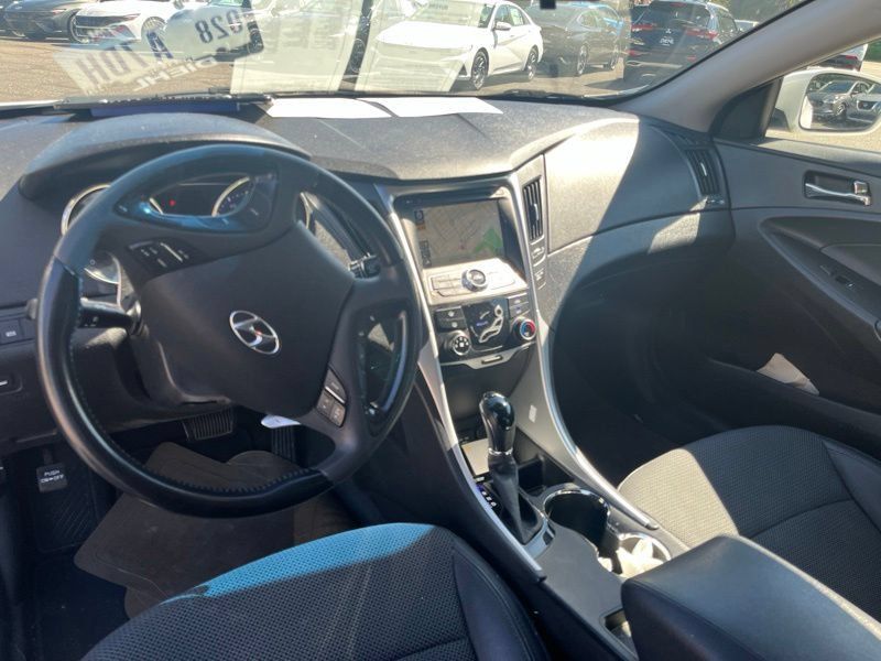 Used 2012 Hyundai Sonata SE w/ Navigation & Sunroof Pkg FWD image 10