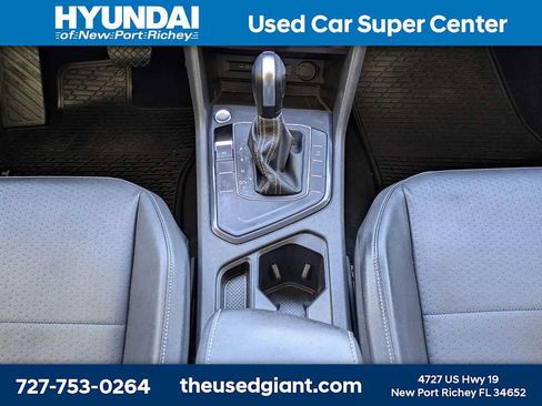 Used 2021 Volkswagen Tiguan SE w/ Panoramic Sunroof Package image 23