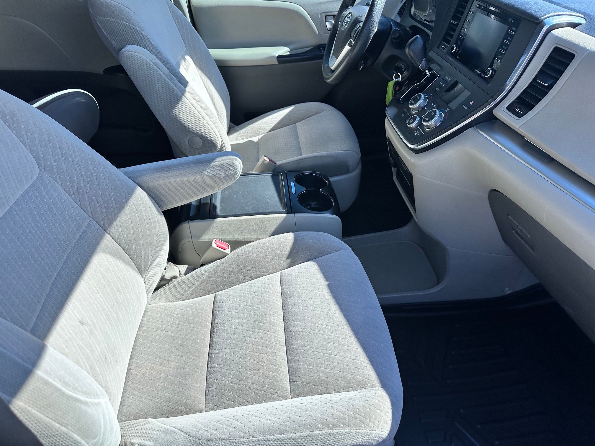 Used 2019 Toyota Sienna LE w/ Protection Package FWD image 11