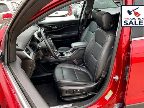 Used 2021 GMC Acadia SLT w/ Premium Package image 25