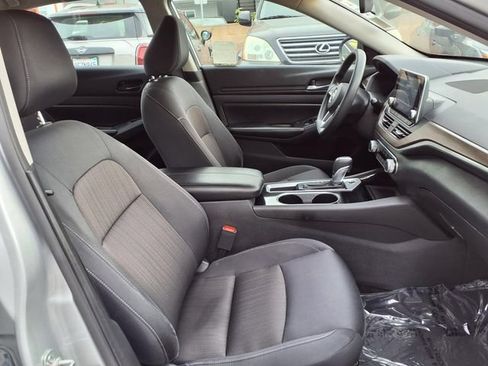 Used 2024 Nissan Altima 2.5 SV FWD image 25