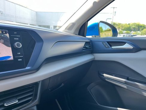 Used 2023 Volkswagen Taos SE w/ Panoramic Sunroof Package AWD/4WD image 19