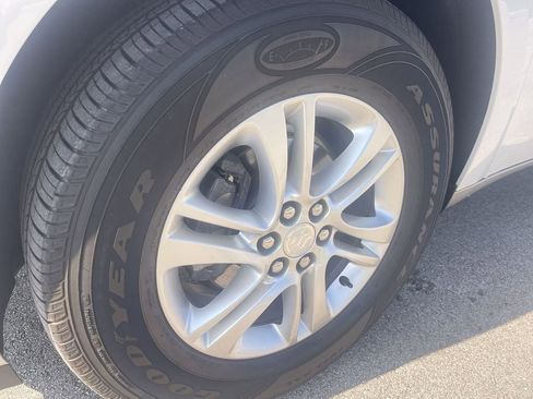 Used 2020 Buick Enclave Essence FWD image 2