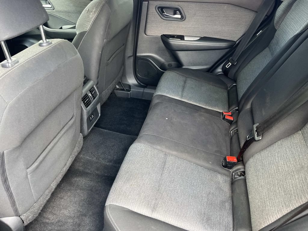 Used 2022 Nissan Rogue SV FWD image 18