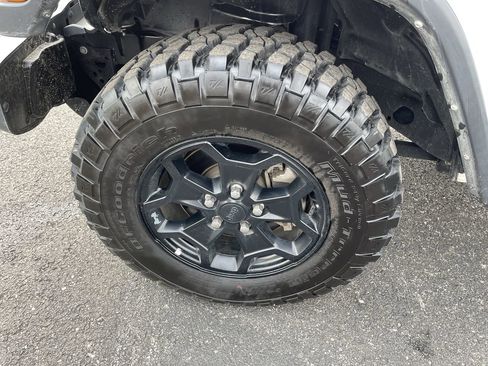 Used 2022 Jeep Gladiator Willys image 32