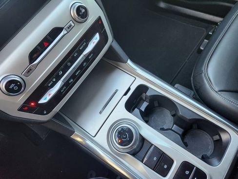 Used 2021 Ford Explorer XLT w/ Equipment Group 202A image 18