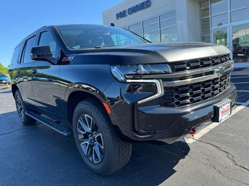 Used 2021 Chevrolet Tahoe Z71 w/ Luxury Package AWD/4WD image 2